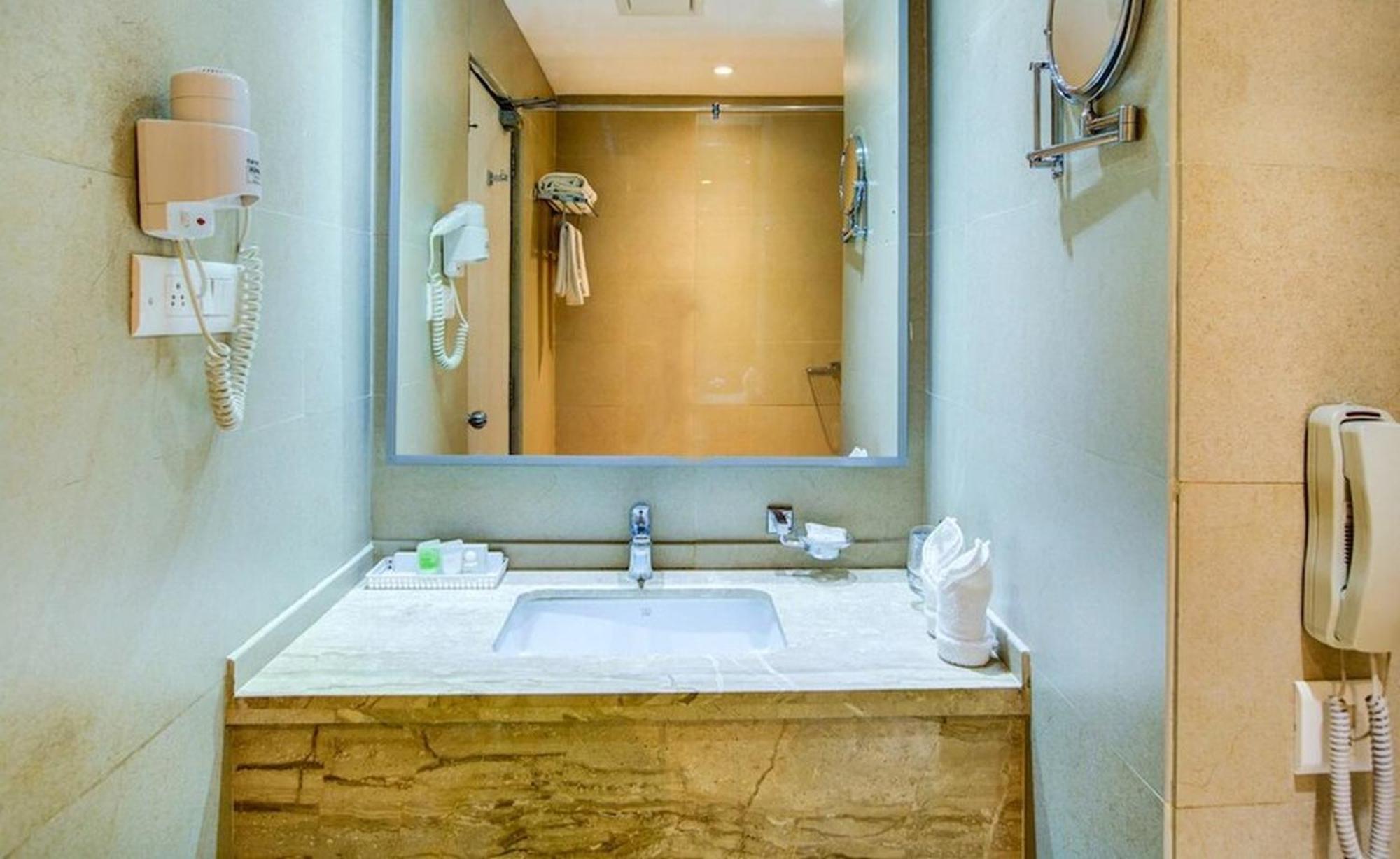 Hotel Jk Residency Kelakam Zewnętrze zdjęcie